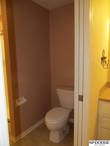 11815 Oakair Plaza, Omaha, NE 68137