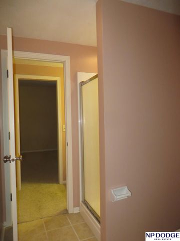 11815 Oakair Plaza, Omaha, NE 68137