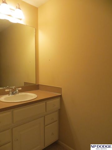 11815 Oakair Plaza, Omaha, NE 68137