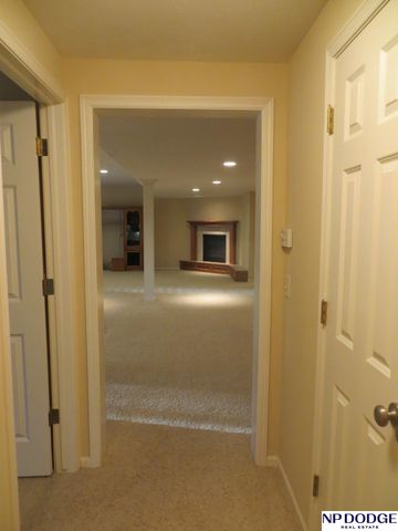 11815 Oakair Plaza, Omaha, NE 68137