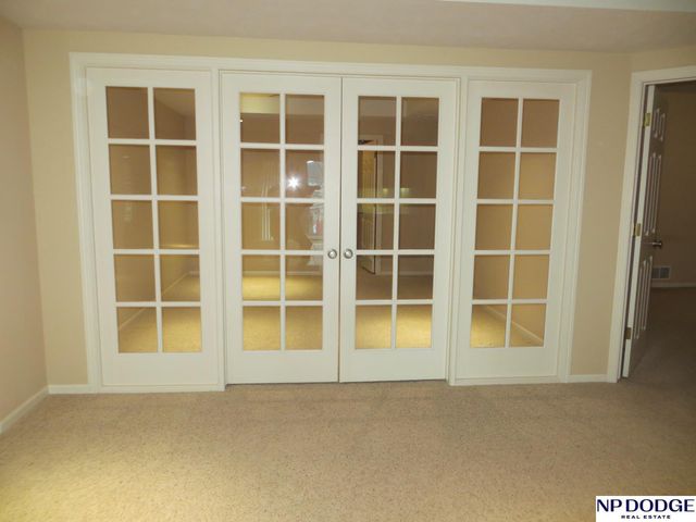 11815 Oakair Plaza, Omaha, NE 68137