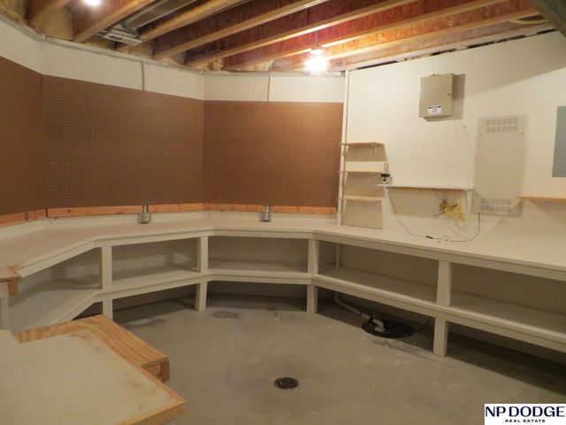 11815 Oakair Plaza, Omaha, NE 68137