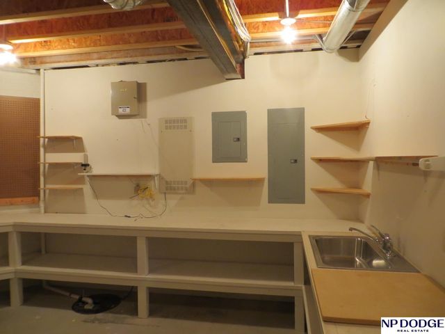 11815 Oakair Plaza, Omaha, NE 68137