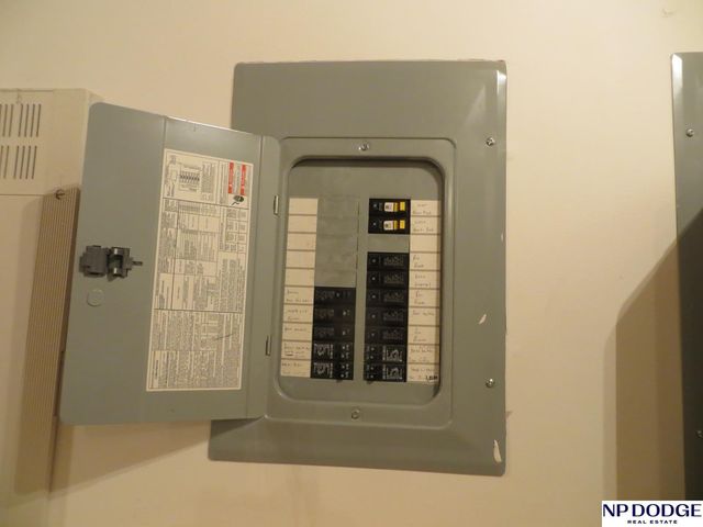 11815 Oakair Plaza, Omaha, NE 68137