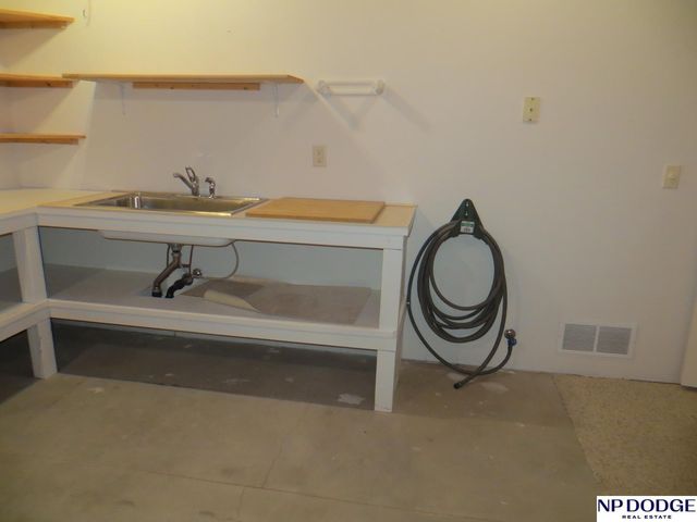 11815 Oakair Plaza, Omaha, NE 68137