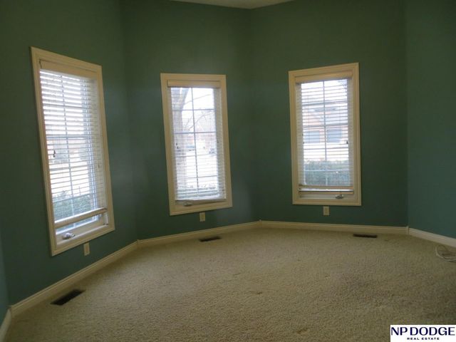 11815 Oakair Plaza, Omaha, NE 68137