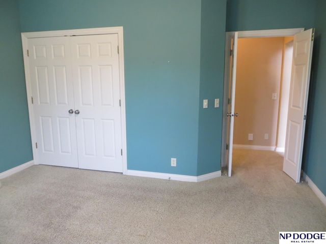 11815 Oakair Plaza, Omaha, NE 68137