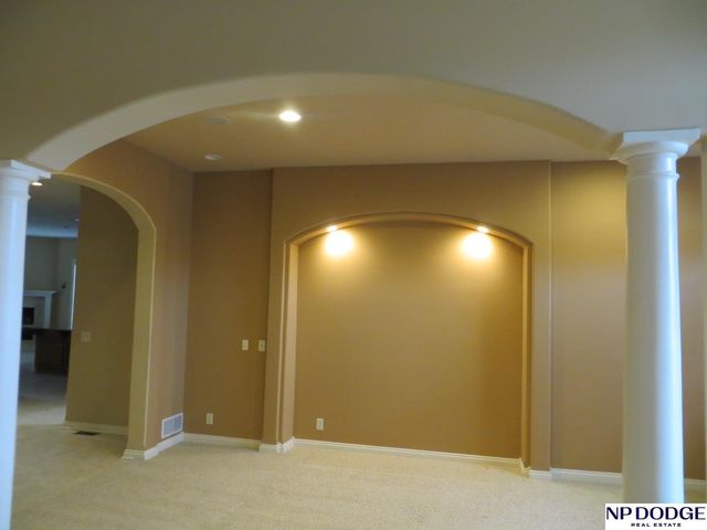 11815 Oakair Plaza, Omaha, NE 68137