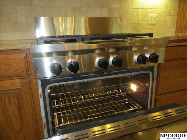 11815 Oakair Plaza, Omaha, NE 68137