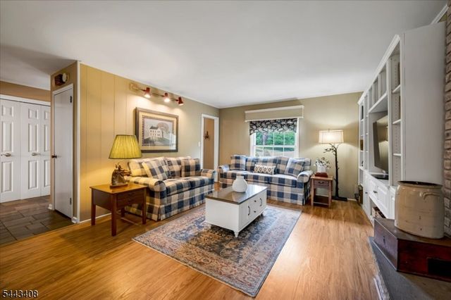 1094 Cambridge Ln, Bridgewater Twp., NJ 08807