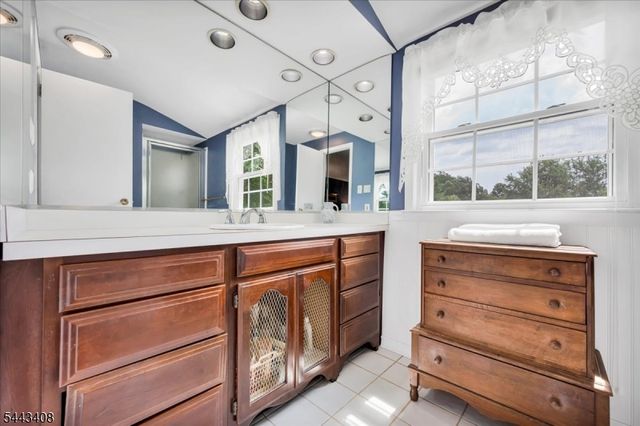 1094 Cambridge Ln, Bridgewater Twp., NJ 08807