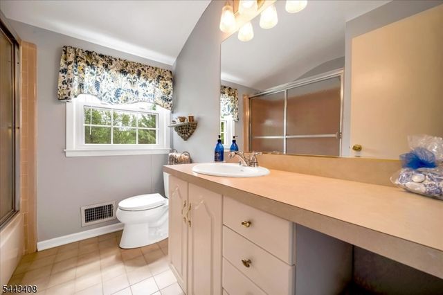 1094 Cambridge Ln, Bridgewater Twp., NJ 08807