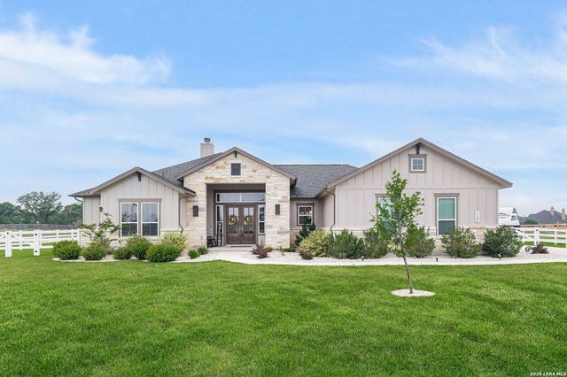 160 Pradera Ridge, Floresville, TX 78114