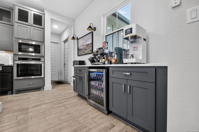 160 Pradera Ridge, Floresville, TX 78114