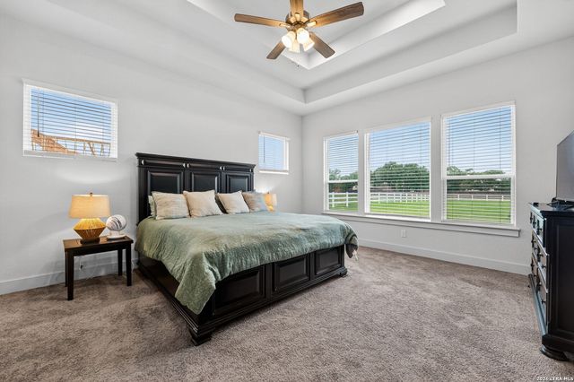 160 Pradera Ridge, Floresville, TX 78114