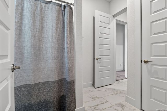160 Pradera Ridge, Floresville, TX 78114