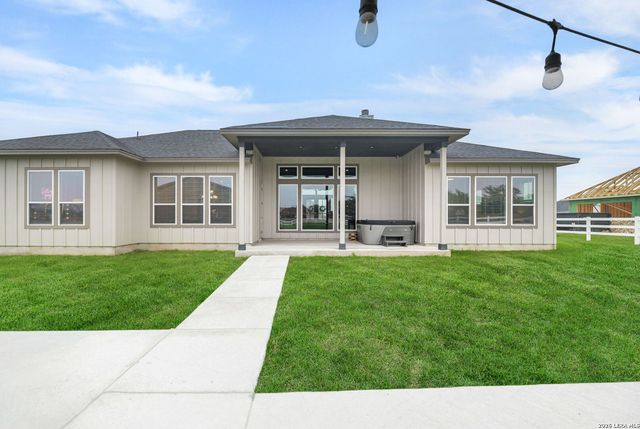 160 Pradera Ridge, Floresville, TX 78114