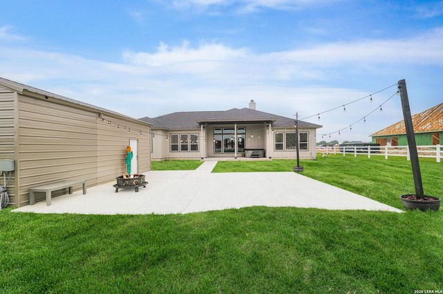 160 Pradera Ridge, Floresville, TX 78114