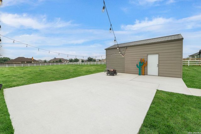 160 Pradera Ridge, Floresville, TX 78114