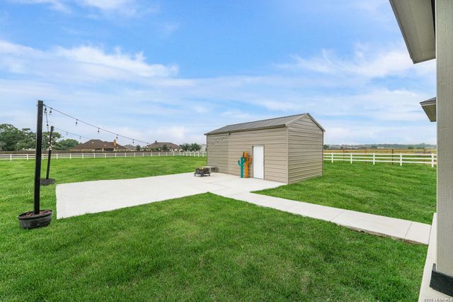 160 Pradera Ridge, Floresville, TX 78114