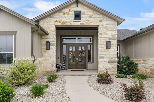 160 Pradera Ridge, Floresville, TX 78114