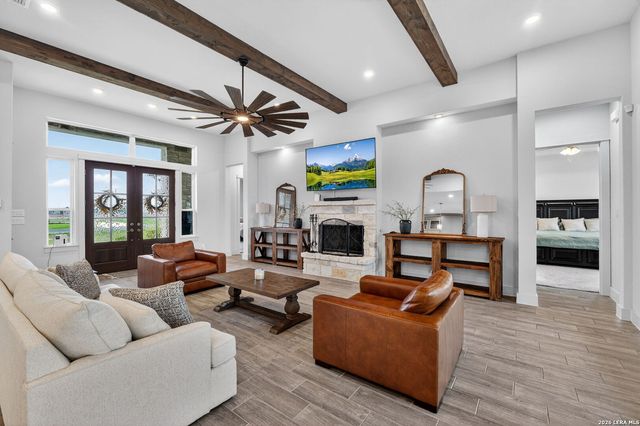 160 Pradera Ridge, Floresville, TX 78114