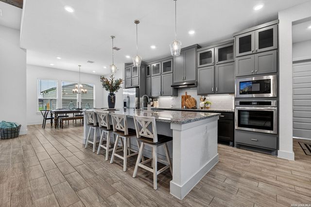 160 Pradera Ridge, Floresville, TX 78114