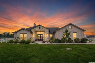 160 Pradera Ridge, Floresville, TX 78114