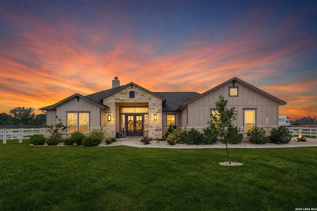 160 Pradera Ridge, Floresville, TX 78114