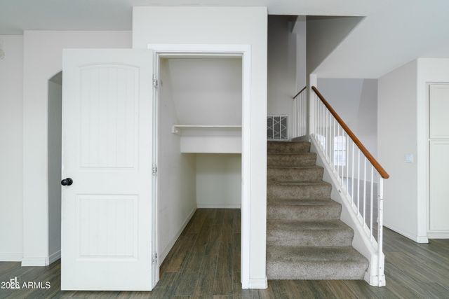 8913 W MARCONI Avenue, Peoria, AZ 85382