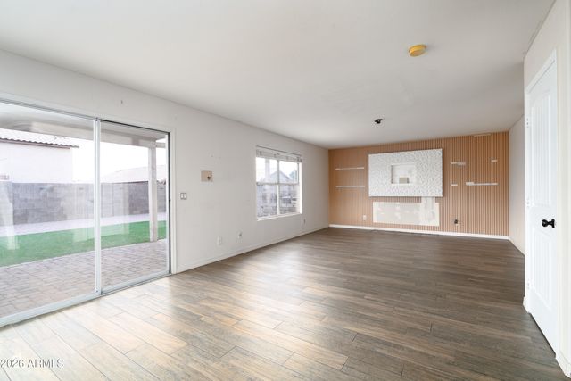 8913 W MARCONI Avenue, Peoria, AZ 85382