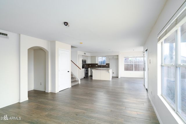 8913 W MARCONI Avenue, Peoria, AZ 85382