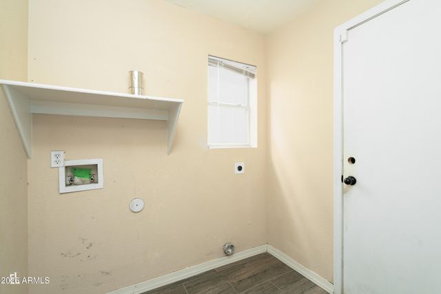 8913 W MARCONI Avenue, Peoria, AZ 85382