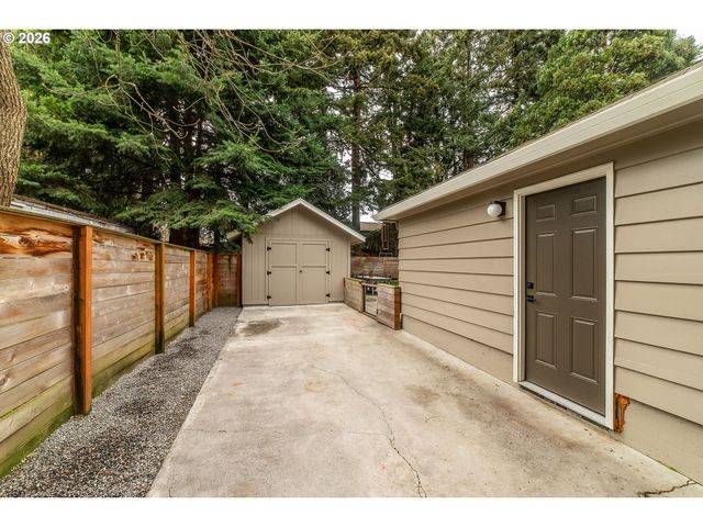 1317 Ne 109TH Ave, Portland, OR 97220