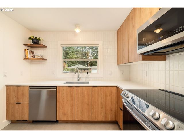 1317 Ne 109TH Ave, Portland, OR 97220