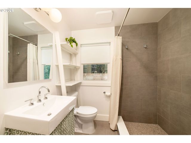 1317 Ne 109TH Ave, Portland, OR 97220