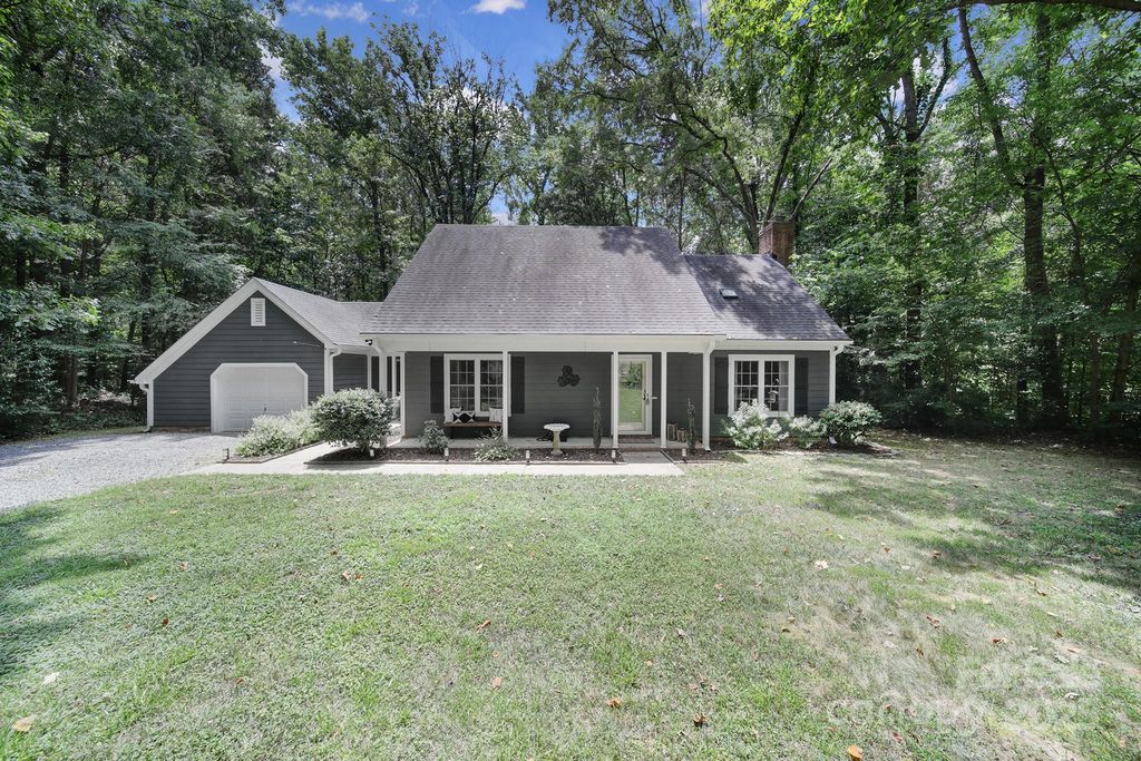 8217 Saddlehorse Lane, Charlotte, NC 28215