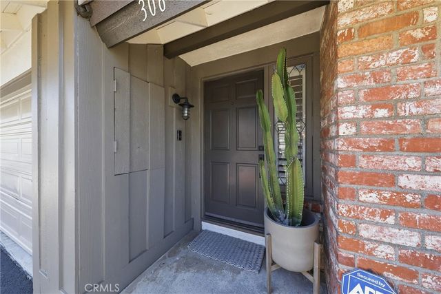 306 Campbell Lane, Costa Mesa, CA 92627