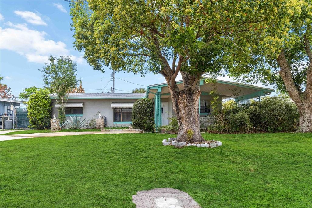 Image 2 of property listing at 6210 SPANISH OAK DRIVE, Orlando, FL 32809