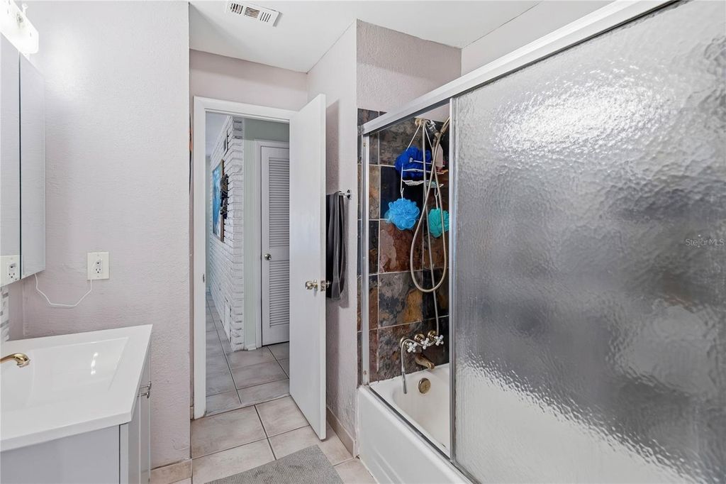 Image 18 of property listing at 6210 SPANISH OAK DRIVE, Orlando, FL 32809