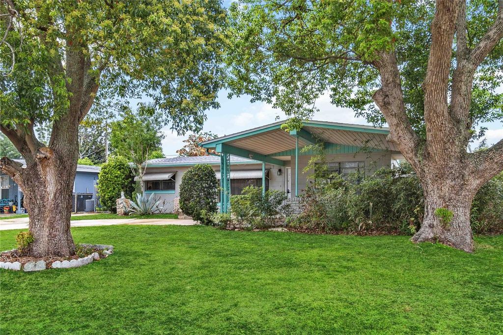 Image 3 of property listing at 6210 SPANISH OAK DRIVE, Orlando, FL 32809