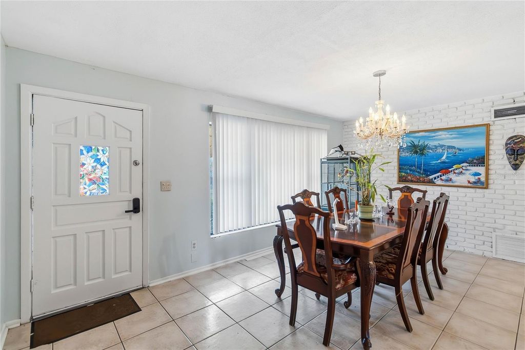 Image 4 of property listing at 6210 SPANISH OAK DRIVE, Orlando, FL 32809