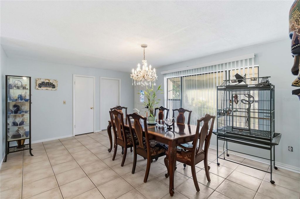 Image 6 of property listing at 6210 SPANISH OAK DRIVE, Orlando, FL 32809