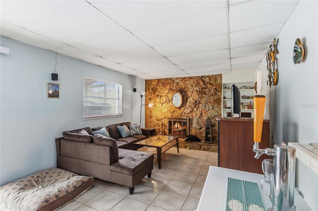 Image 7 of property listing at 6210 SPANISH OAK DRIVE, Orlando, FL 32809