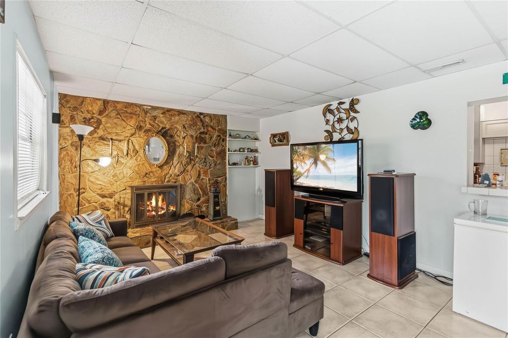 Image 8 of property listing at 6210 SPANISH OAK DRIVE, Orlando, FL 32809