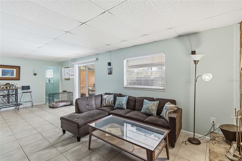 Image 9 of property listing at 6210 SPANISH OAK DRIVE, Orlando, FL 32809