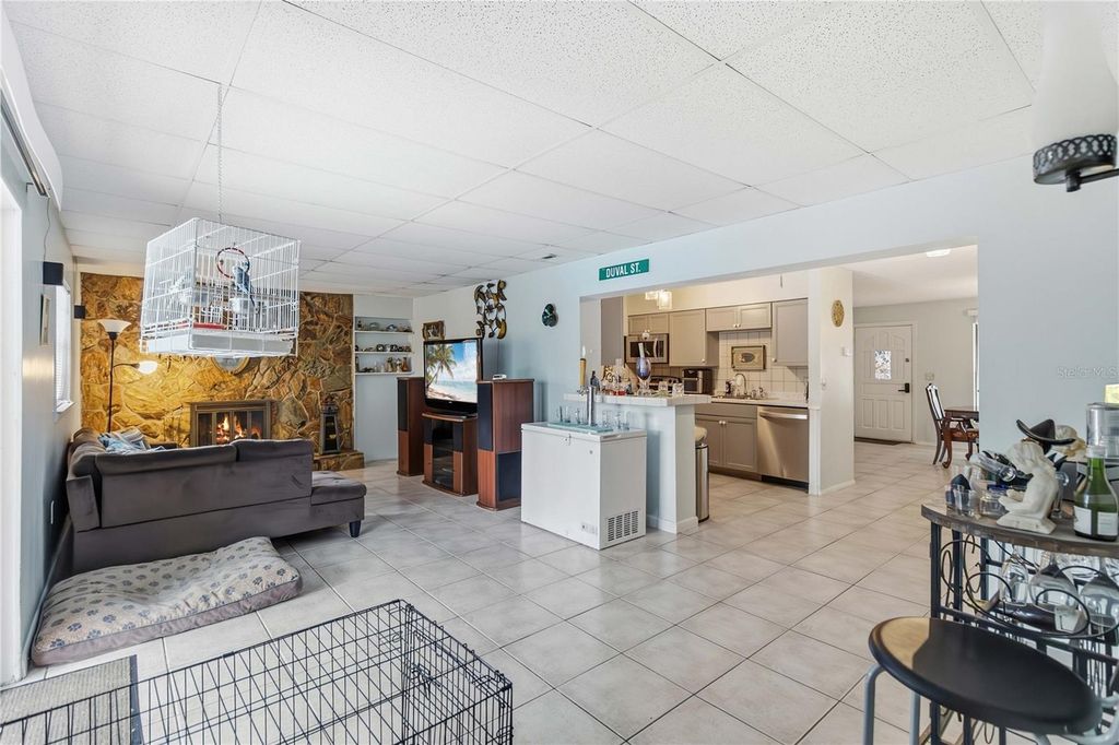 Image 10 of property listing at 6210 SPANISH OAK DRIVE, Orlando, FL 32809