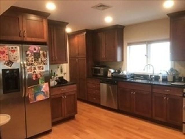 11 Oak St -, Watertown, MA 02472