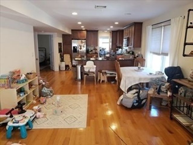 11 Oak St -, Watertown, MA 02472