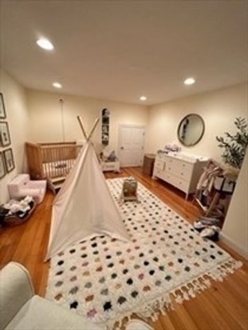 11 Oak St -, Watertown, MA 02472